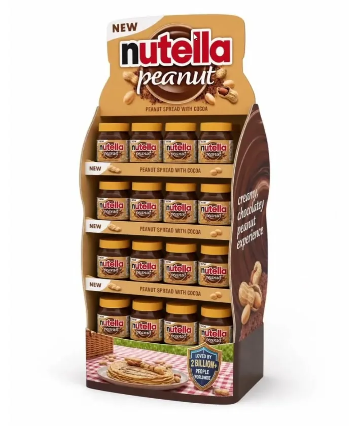 Expositor de suelo de cartón de Nutella Peanut con un cabecero recortado con la forma del tarro y cuatro baldas de cuatro tarros